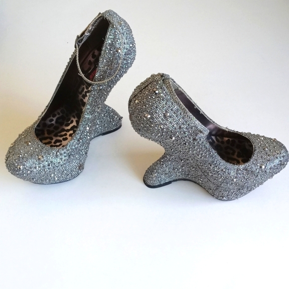 Rare Dollhouse Glam Silver Metallic Studded Platforms 7.5 - Picture 11 of 12